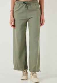 Unausgewählt, khaki