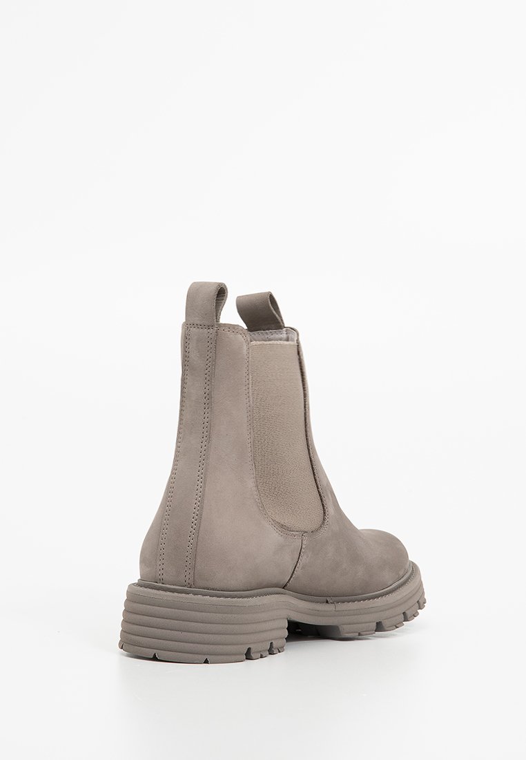 Graue Leder-Ankle-Boots mit elastischen Seitenpaneelen, runder Spitze und strukturierten Sohlen. Mit Schlaufen für einfaches Anziehen und einem klobigen Absatz.
