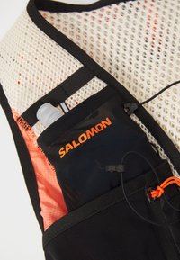 Salomon ACTIVE SKIN - Weste - emerglow/black