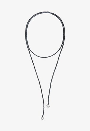 Collar de cuentas negras con un diseño tubular y elegante. Presenta dos acentos metálicos brillantes en los extremos, ofreciendo un aspecto minimalista y elegante.