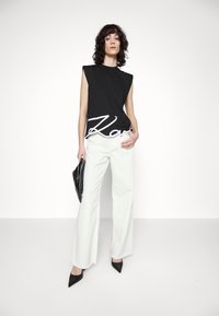 KARL LAGERFELD SIGNATURE TANK - Majica kratkih rukava s printom - black