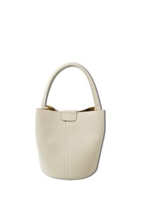 Crème-kleurige leren tote bag met een gestructureerde afwerking, ronde handvatten en een eenvoudige magneetsluiting. Minimalistisch ontwerp zonder versieringen.