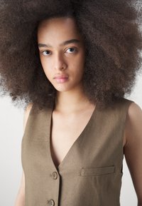 Gestuz LIZA WAISTCOAT - Mellény - stone gray