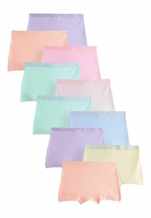 Sedem párov bezšvových dámskych boyshort nohavičiek v pastelových farbách, usporiadaných v zostupnej zvislej línii na bielom pozadí.