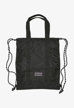 Czarna torba na sznurki z siateczkowymi bocznymi kieszeniami, wyposażona w solidne uchwyty oraz logo "URBAN CLASSICS" w kolorze fioletowym na przodzie.