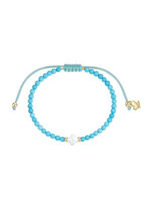 Verstelbare armband met kleine ronde turkooise kralen, een wit bloemvormig kralencentrum en gouden accenten op een blauwgroene koord.