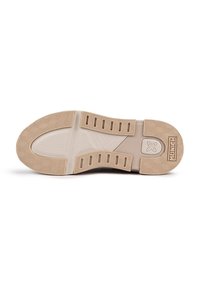Semelle de chaussure en caoutchouc beige, avec un motif texturé et des rainures pour une meilleure adhérence, accompagnée d'une indentation du logo de la marque.
