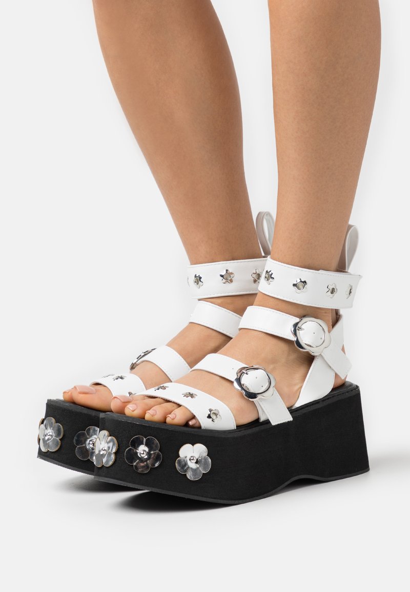 Koi Footwear FUZZY LOGIC FLATFORM Platform sandals white Zalando