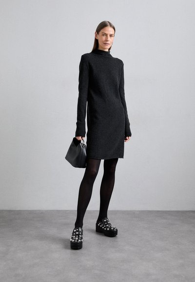 Filippa K FUNNEL NECK DRESS - Strikkjoler - anthracite