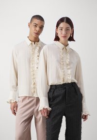 Sister Jane FREDDIE RUFFLE UNISEX - Πουκαμίσα με κουμπιά - ivory