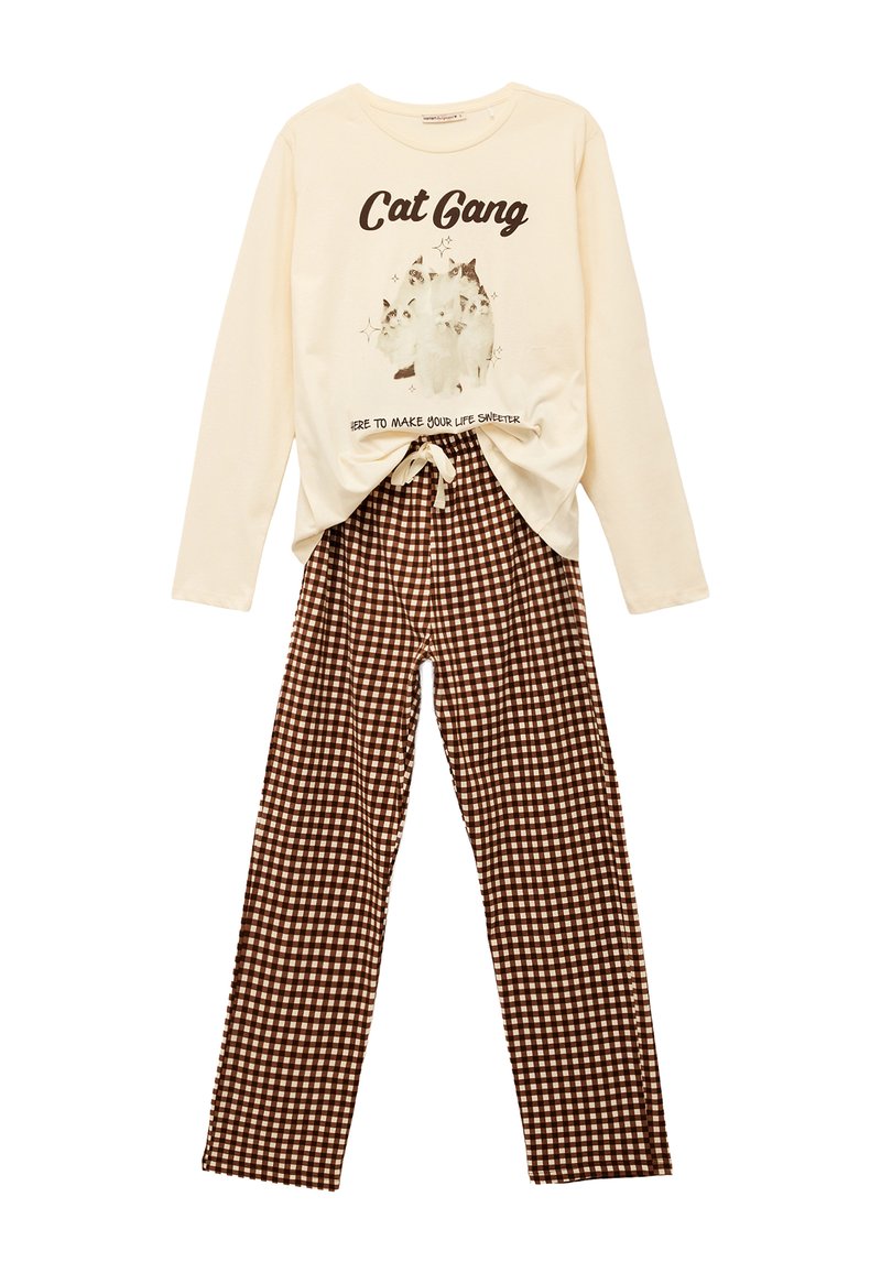 Langærmet cremefarvet top med "Cat Gang" grafik og brune ternede pyjamasbukser med snøre i taljen. Blødt bomuldsblandingsstof.