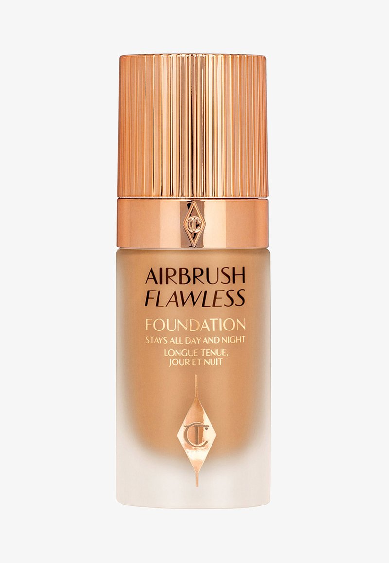 Airbrush Flawless Foundation-Flasche mit einem gerippten, metallischen Golddeckel, einem frosted Glasboden und schwarzem sowie goldenem Text auf der Vorderseite.
