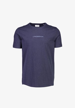 Granatowa koszulka z krótkim rękawem, wykonana z miękkiej bawełny, z jasnoniebieskim nadrukiem "LINDBERGH" na klatce piersiowej, z dekoltem typu crew neck.
