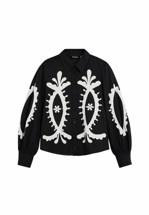 Sort bluse med markante hvide blomsterprint, krave, knaplukning foran og pufærmer. Fremstillet af letvægtsstof.