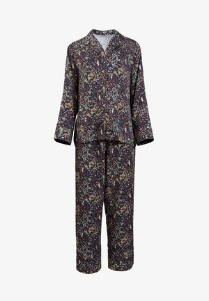 Pijamas com estampa floral em azul marinho escuro, apresentando uma blusa de botão com colarinho e mangas longas, e calças combinando, feitas de um tecido macio.