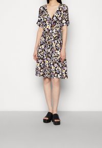 Soaked in Luxury Skjortklänning - black