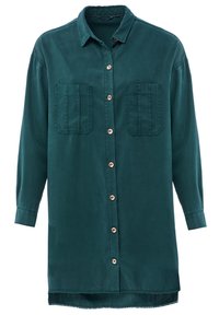Abito camicia verde acqua con bottoni, maniche lunghe, due tasche frontali e orlo leggermente sfrangiato; presenta bottoni in oro rosa e tessuto morbido.