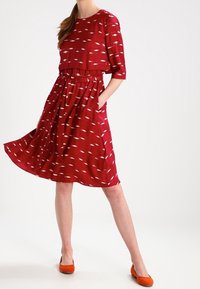 Hobbs Robe de jour - red
