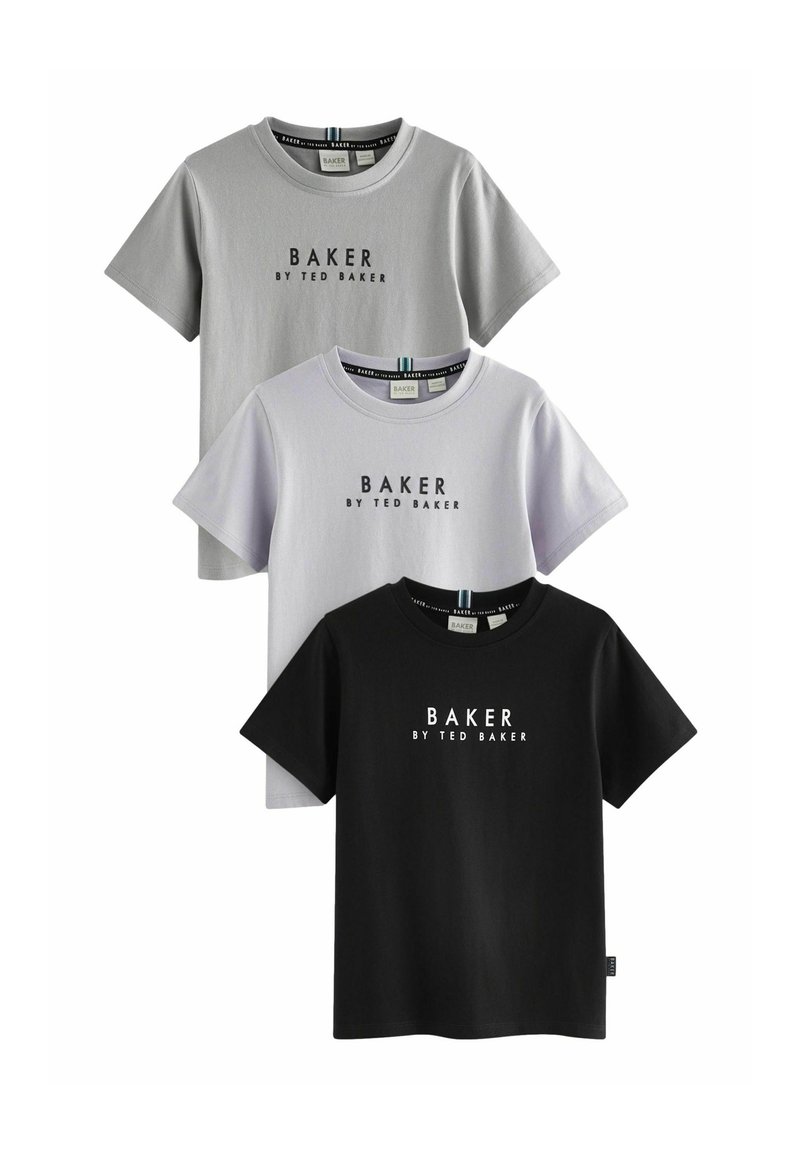 Trīs kokvilnas T-krekli: gaiši pelēks, lavandas un melns, katrs ar „BAKER by TED BAKER” treknā fontā uz priekšpuses.