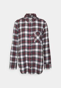 Geruite shirt in rood, zwart en wit; lange mouwen, knoopsluiting aan de voorkant, klassieke kraag, enkele borstzak met een diagonaal ruitpatroon.