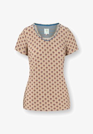 Beige nauwsluitend T-shirt met korte mouwen, voorzien van een klein rood-blauw bloemenpatroon en een blauwe streep aan de binnenkant van de halslijn.
