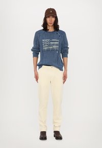 Polo Ralph Lauren ARAN KNIT FLAG COTTON SWEATER - Pulover - indigo combo