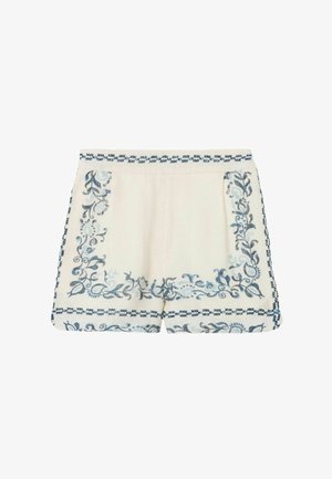 Shorts crème ornés d'une broderie florale bleue le long des côtés, de l'ourlet et de la ceinture avec un motif décoratif cousu.