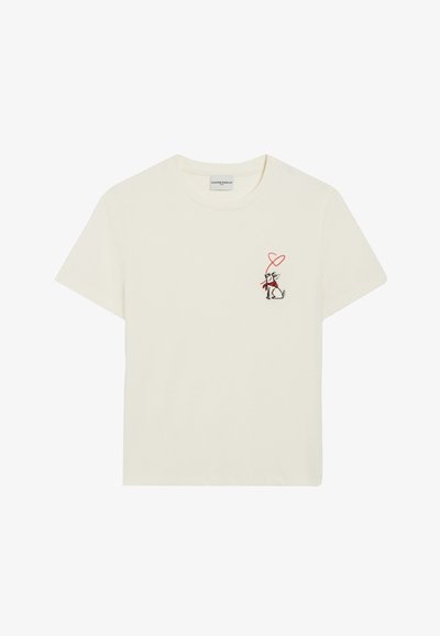T-shirt crème à manches courtes en coton, avec un motif brodé représentant un chien portant une écharpe rouge et un cœur au-dessus.