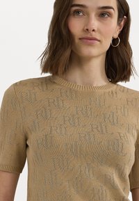 Lauren Ralph Lauren MONOGRAM JACQUARD SHORT SLEEVE JUMPER - Triko s potiskem - birch tan