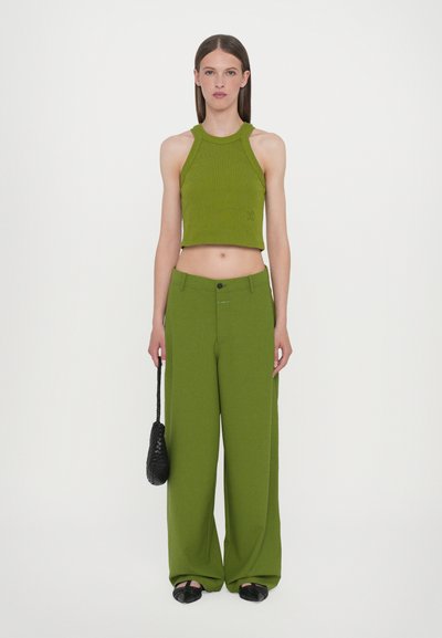 CLOSED CROPPED RACER TANK - Linne - pistachio green