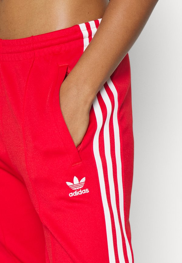 ADICOLOR SUPERSTAR TRACK - Tracksuit bottoms - better scarlet4