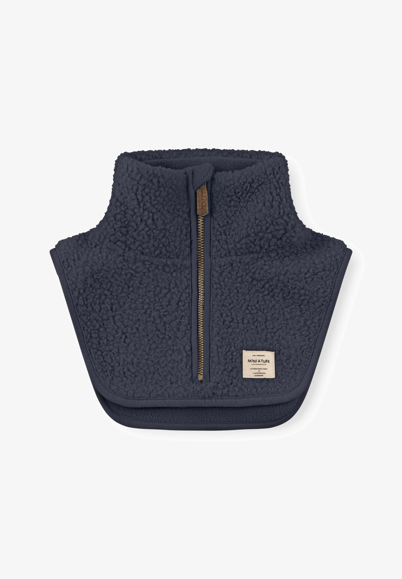 Θερμός λαιμός από sherpa fleece σε ναυτικό μπλε χρώμα με μπροστινό φερμουάρ και μικρή υφασμάτινη ετικέτα στη κάτω δεξιά πλευρά.