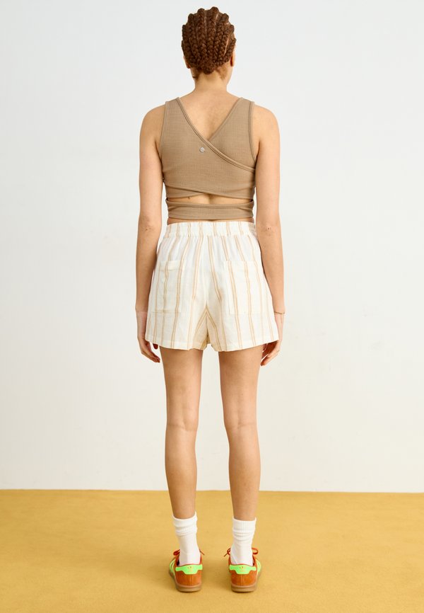 LEKEITIO BAY STRIPE - Shorts - egret4