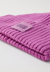 UGG CHUNKY BEANIE UNISEX - Kootud müts - bodacious