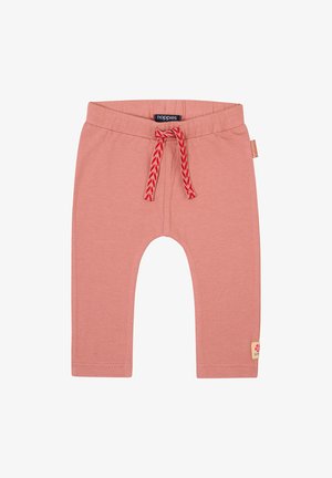 Lichtroze katoenen peuterbovenbroek met een elastische tailleband, een rode gevlochten trekkoord en een klein label met een bloemdessin aan de zijkant.
