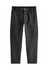 Pantaloni cargo negri dintr-un material ușor, cu un talie elastică, buzunare laterale cu fermoar și un design scurt cu detalii cusute.