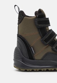 Woden ADRIAN - Botas para la nieve - pine tree green