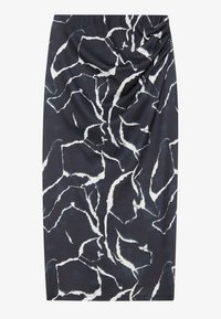 Gonna al ginocchio di colore blu navy con una trama astratta bianca. Realizzata in tessuto liscio con dettagli drappeggiati e silhouette aderente.
