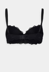 Melnas polsterētas krūšturis ar mežģīņu apdari augšējā malā, ar regulējamām siksnām un aizdari aizmugurē. Gluda tekstūra.