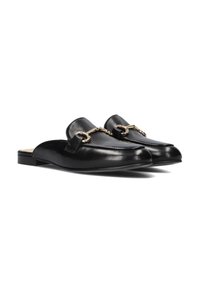 Zwarte leren muiltjes met een instapontwerp, voorzien van een goudkleurige kettingaccent en een platte zool, met een gladde textuur en een klassieke vorm.