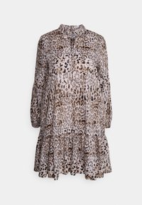 Šaty s leopardím vzorem v světle hnědé a béžové barvě, s řaseným lemováním, dlouhými rukávy a límečkem s předním zapínáním na knoflík.
