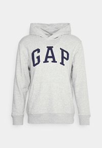 Felpa grigia con tasca frontale, caratterizzata da un grande logo navy "GAP" sulla parte anteriore. Tessuto morbido e polsini a costine.