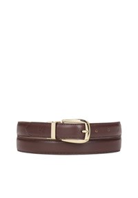 Bruine leren riem met een gouden metalen gesp, een gladde textuur en meerdere verstellingsgaten langs de riem.