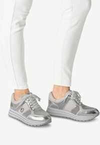Tamaris Sneakers - silver comb