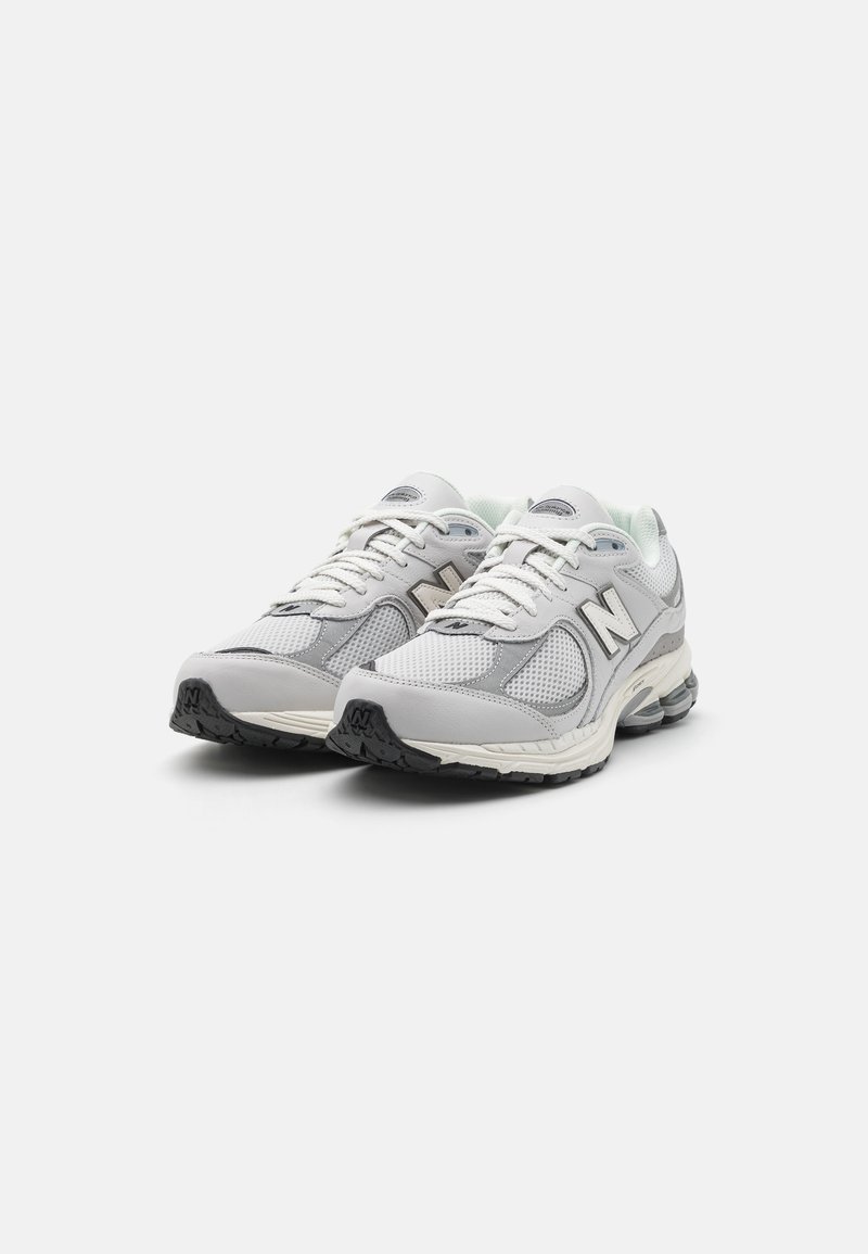 New Balance M2002 UNISEX - Sneaker low - grey/grau - Zalando.de