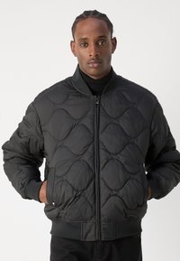 Tommy Hilfiger ONION QUILTED - Bomber-jakk - black