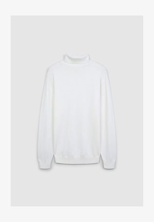 Maglione a collo alto bianco realizzato in un tessuto morbido, con maniche lunghe, polsini a coste e un design aderente senza motivi visibili.