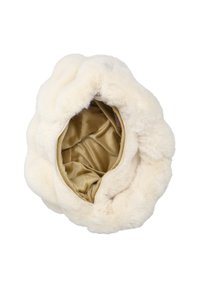 Nepbont hoed in crème, met een zachte, pluizige buitenkant en een gladde gouden voering. Casual, ronde vorm met een opgevouwen randdetail.
