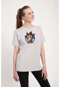 Henry Tiger YU-GI-OH YU-GI-OH! YAMI YUGI PORTRAIT - Triko s potiskem - sand