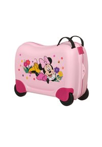 Maleta infantil rosa con base con ruedas, que presenta un personaje de dibujos animados y patrones florales. Fabricada en plástico duradero, con correas negras.